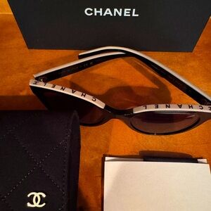 chanel sunglasses. new never worn 😎
